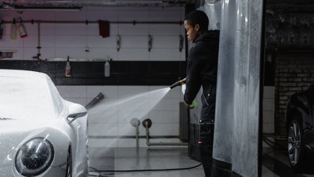 Touchless Car Washes vs. Traditional Car Washes